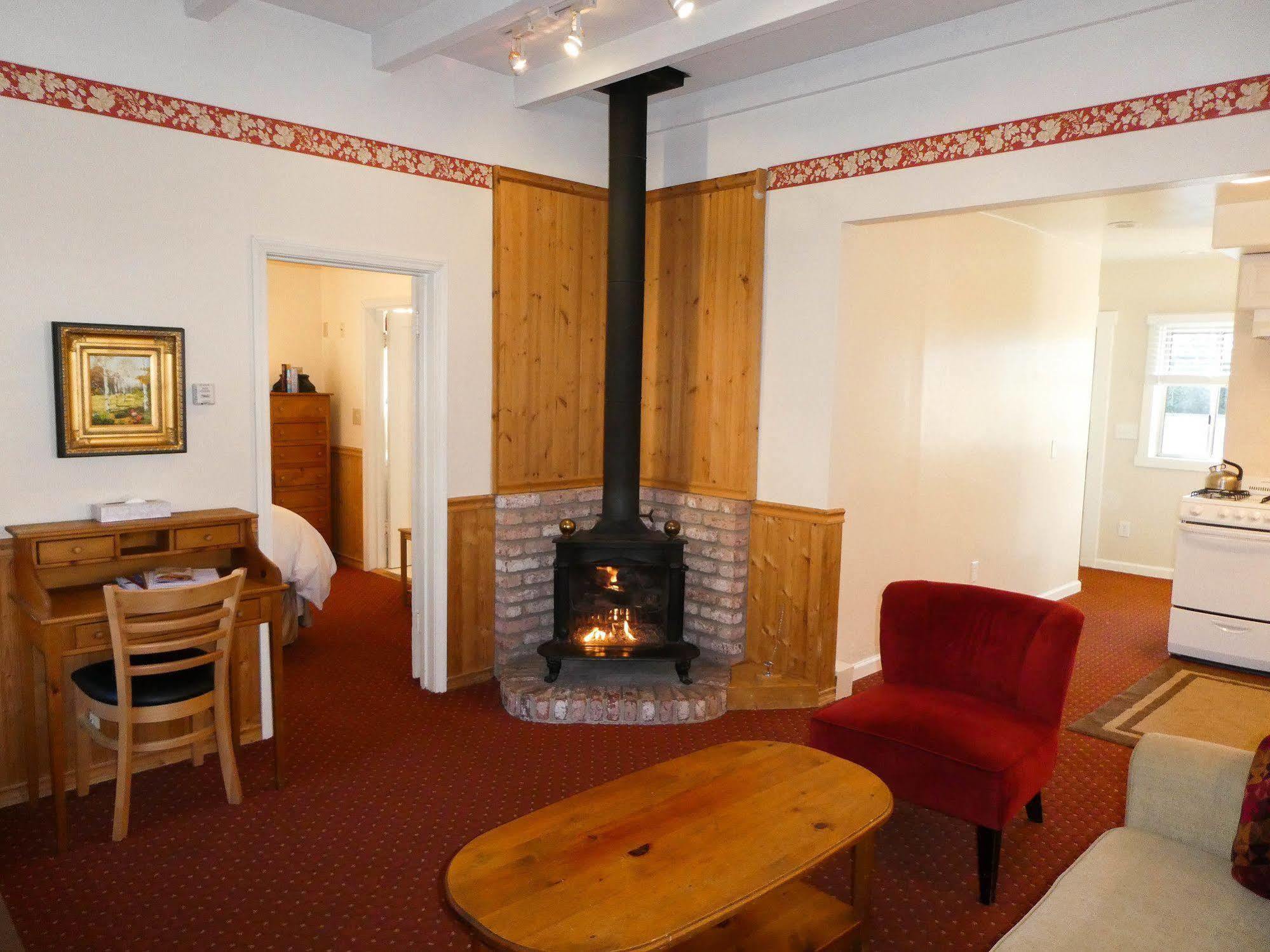 Carmel Fireplace Inn Экстерьер фото