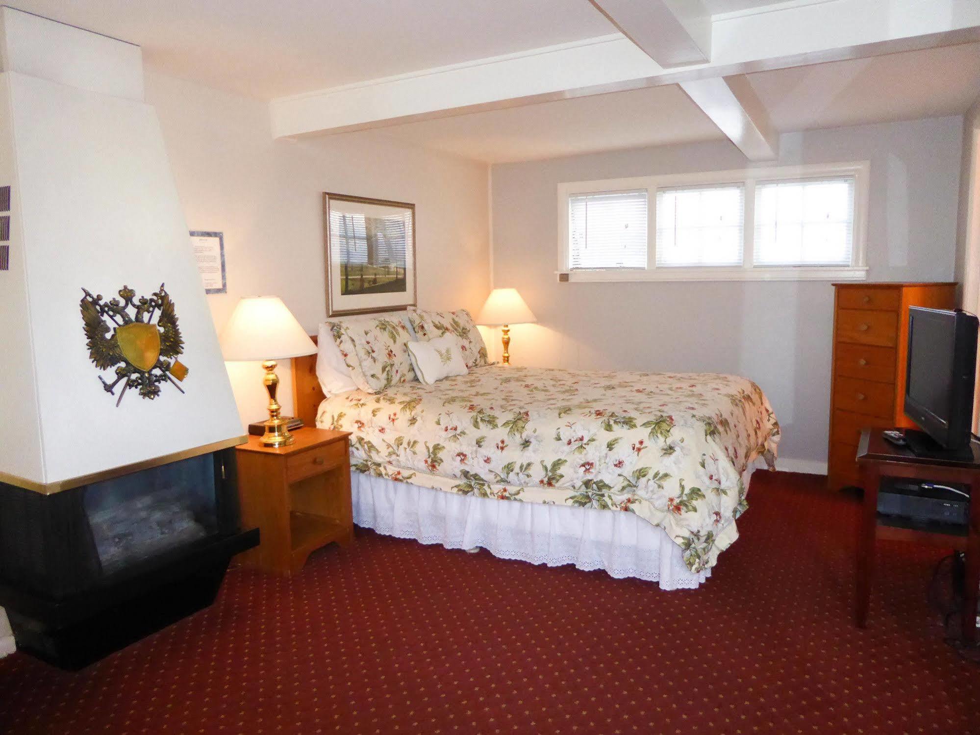 Carmel Fireplace Inn Экстерьер фото