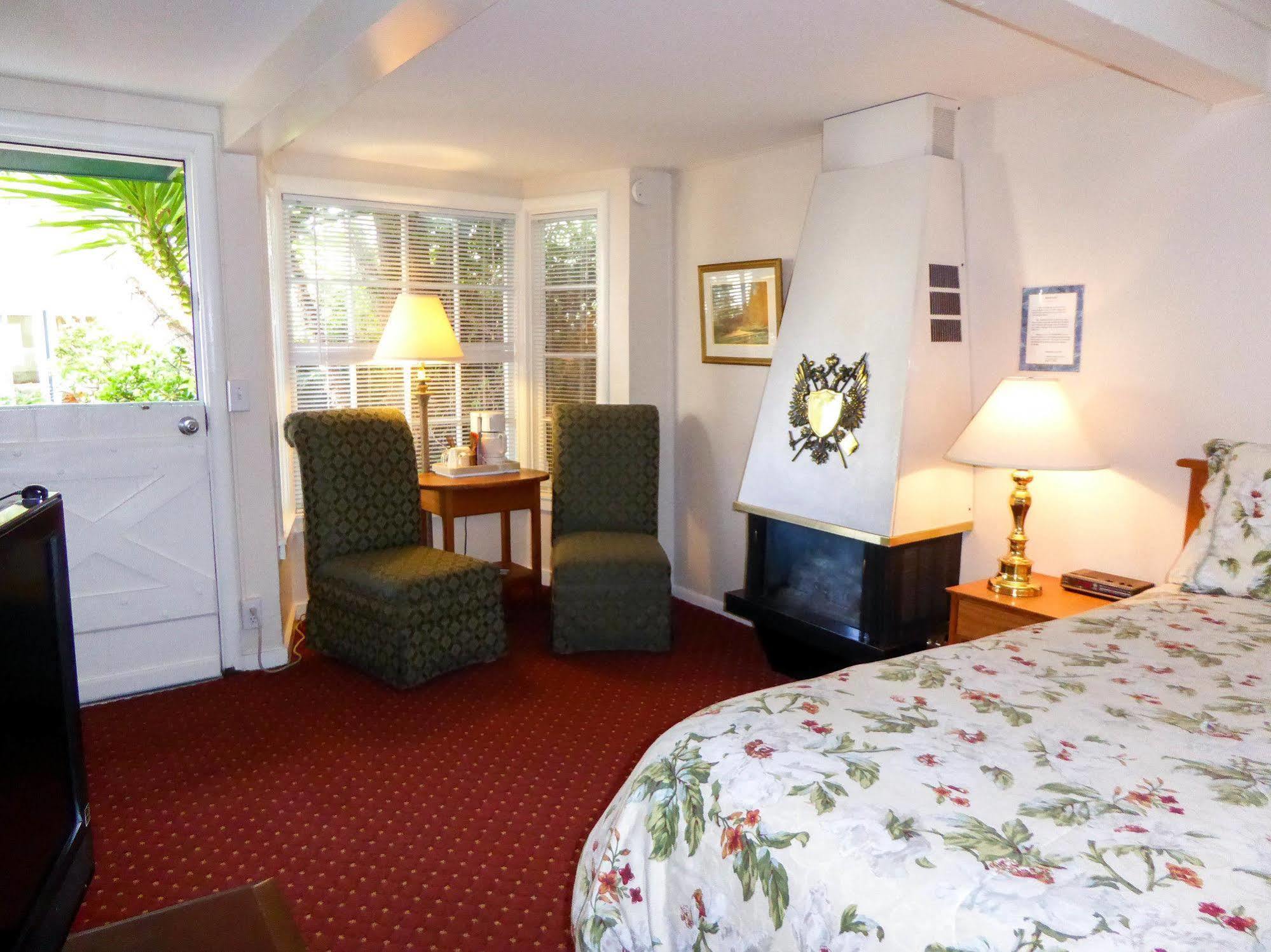 Carmel Fireplace Inn Экстерьер фото